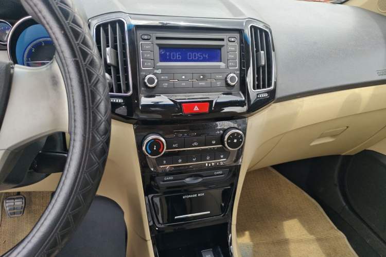 Used Chery E3 2013 1.5L Manual Fashion Model Audio And AC Panel