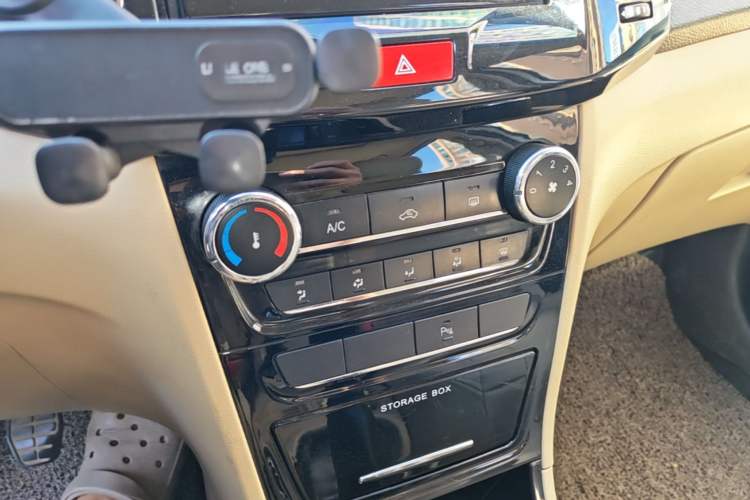 Used Chery E3 2013 1.5L Manual Luxury Model Audio And AC Panel