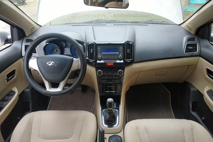 Used Chery E3 2013 1.5L Manual Fashion Model Center Console