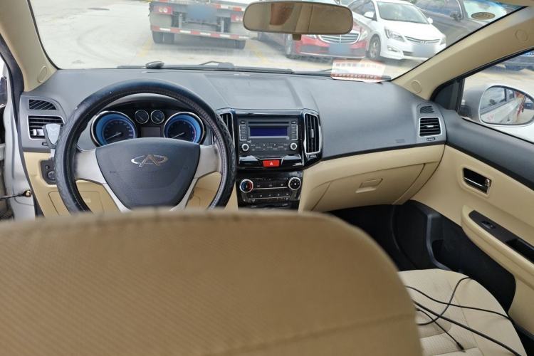 Used Chery E3 2013 1.5L Manual Fashion Model Center Console
