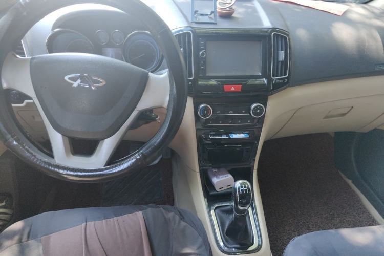 Used Chery E3 2013 1.5L Manual Fashion Model Center Console