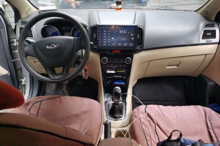 Used Chery E3 2013 1.5L Manual Fashion Model Center Console