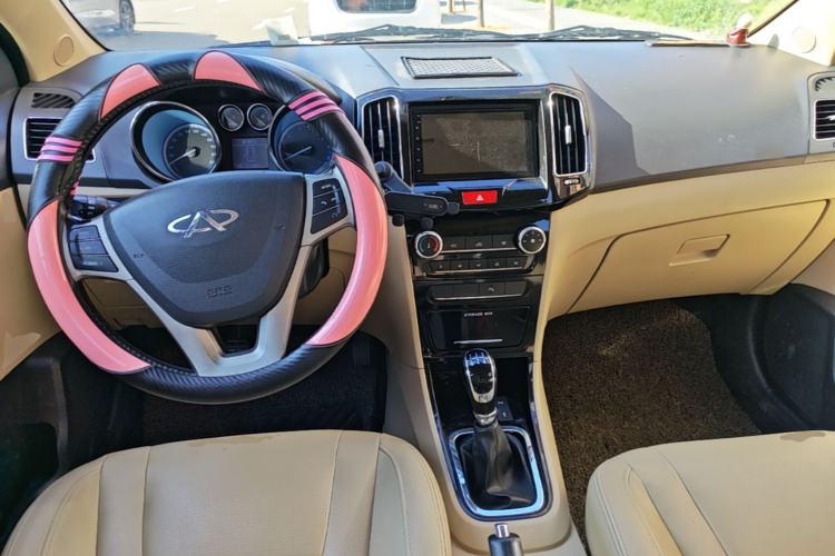 Used Chery E3 2013 1.5L Manual Luxury Model Center Console