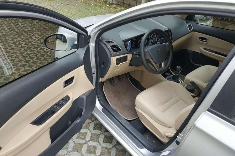 Used Chery E3 2013 1.5L Manual Fashion Model Driver Seat