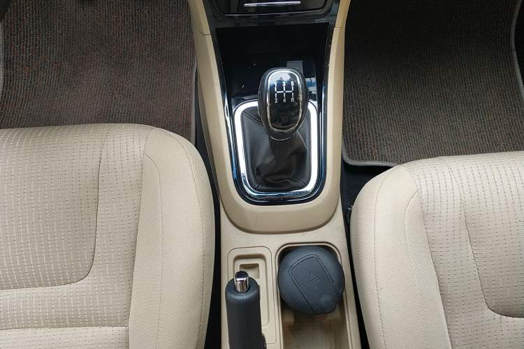 Used Chery E3 2013 1.5L Manual Fashion Model Gear Lever