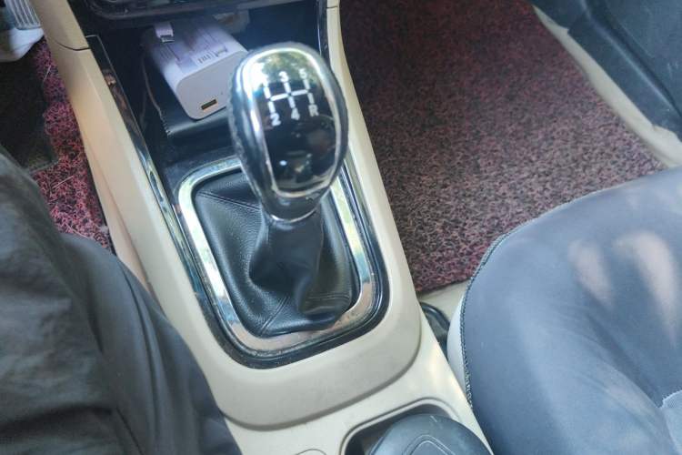 Used Chery E3 2013 1.5L Manual Fashion Model Gear Lever