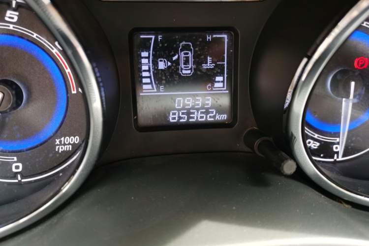 Used Chery E3 2013 1.5L Manual Fashion Model Odometer Close Up