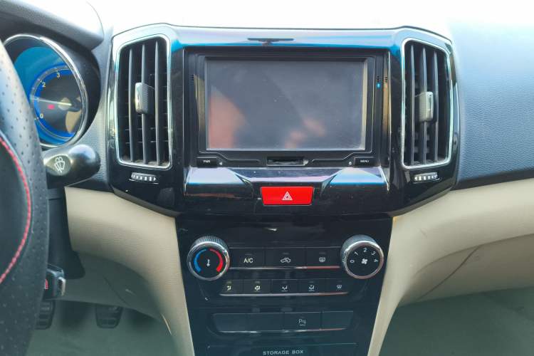 Used Chery E3 2013 1.5L Manual ZhiShang Model Audio And AC Panel