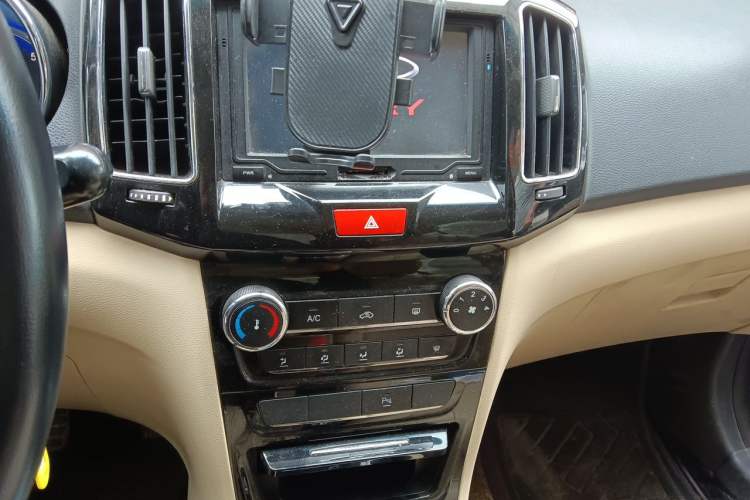 Used Chery E3 2013 1.5L Manual ZhiShang Model Audio And AC Panel