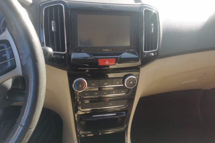 Used Chery E3 2013 1.5L Manual ZhiShang Model Audio And AC Panel