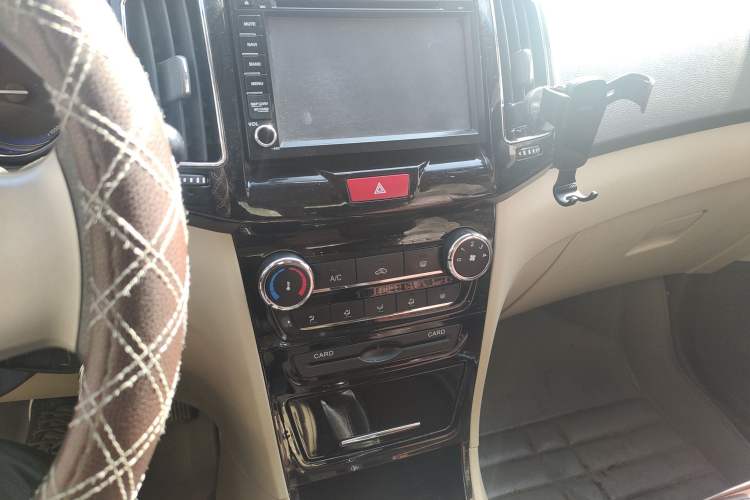 Used Chery E3 2013 1.5L Manual Fashion Model Audio And AC Panel