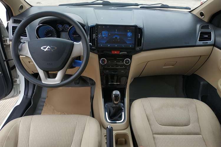 Used Chery E3 2013 1.5L Manual Fashion Model Center Console