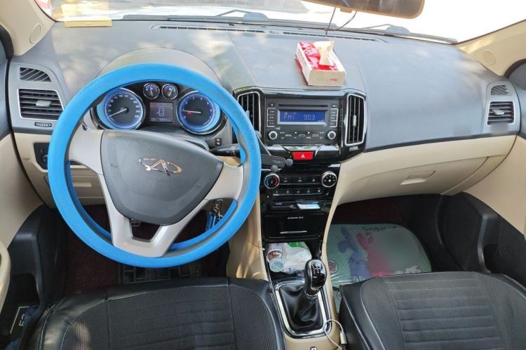 Used Chery E3 2013 1.5L Manual Fashion Model Center Console