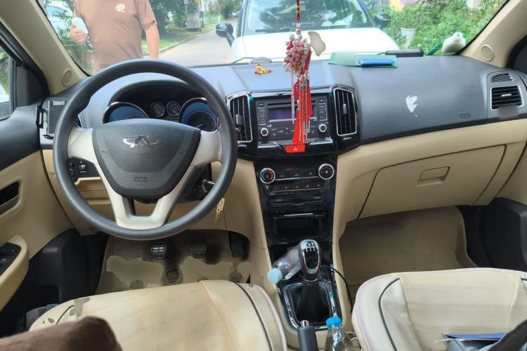 Used Chery E3 2013 1.5L Manual Fashion Model Center Console