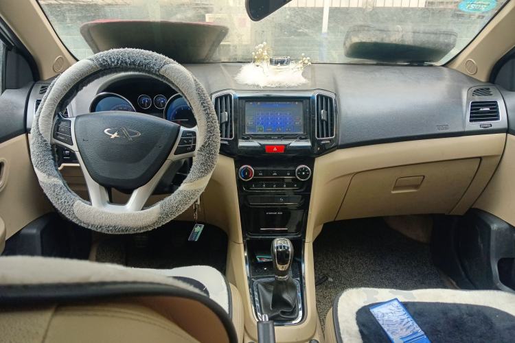 Used Chery E3 2013 1.5L Manual Luxury Model Center Console