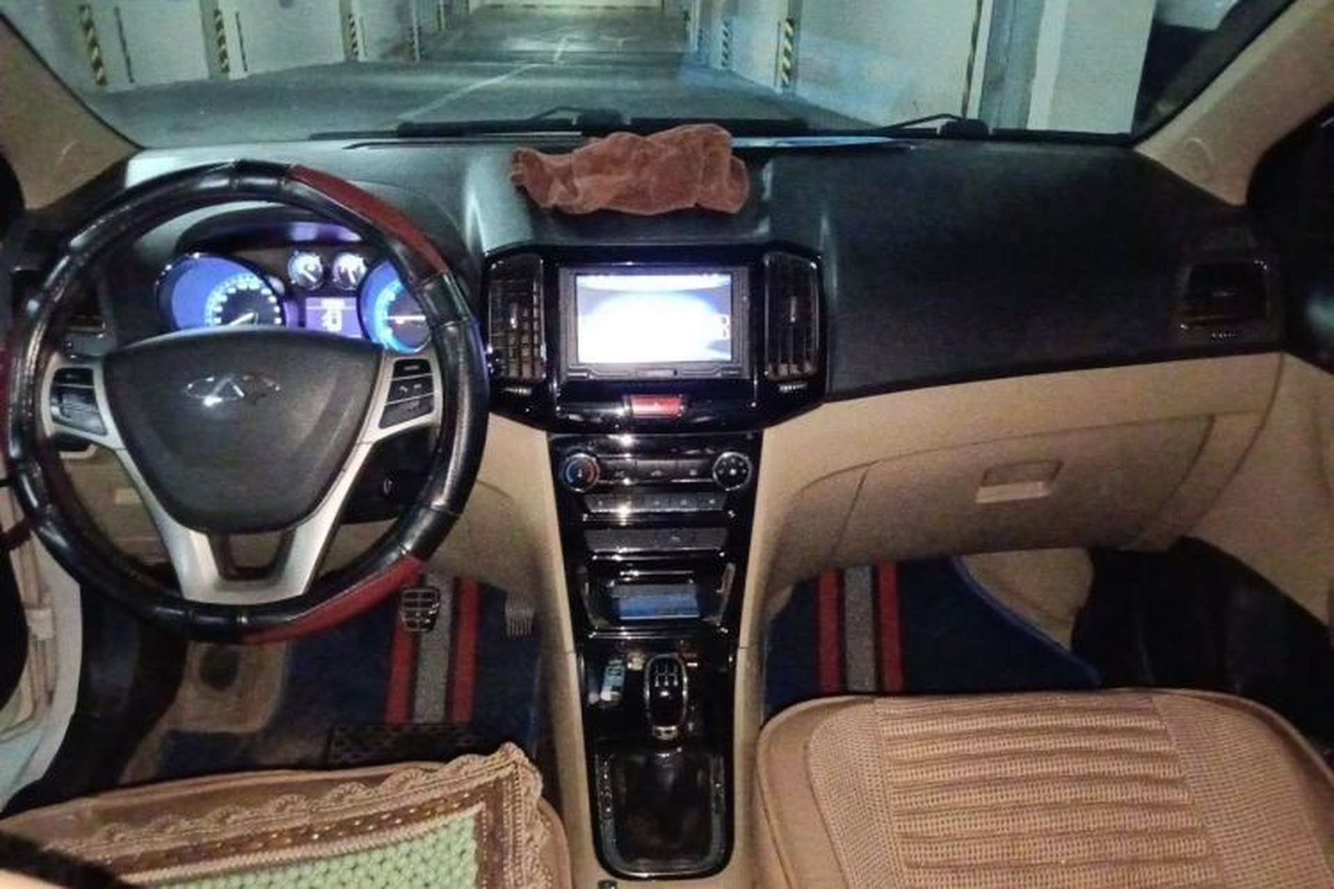 Used Chery E3 2013 1.5L Manual Fashion Model Center Console