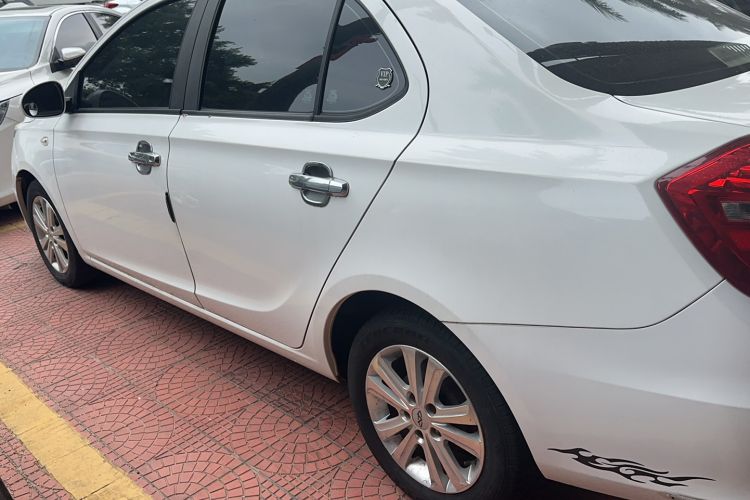 Used Chery E3 2013 1.5L Manual ZhiShang Model Exterior 5