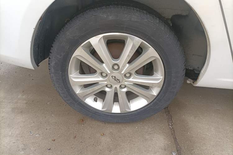 Used Chery E3 2013 1.5L Manual ZhiShang Model Exterior 5