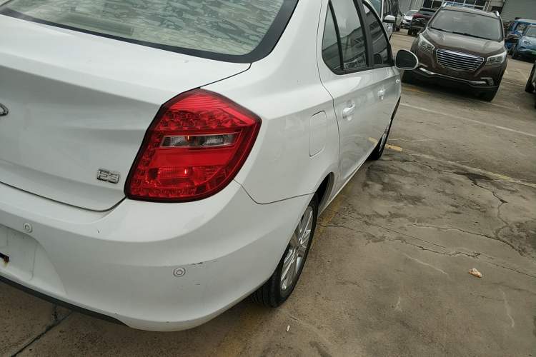 Used Chery E3 2013 1.5L Manual ZhiShang Model Exterior 6