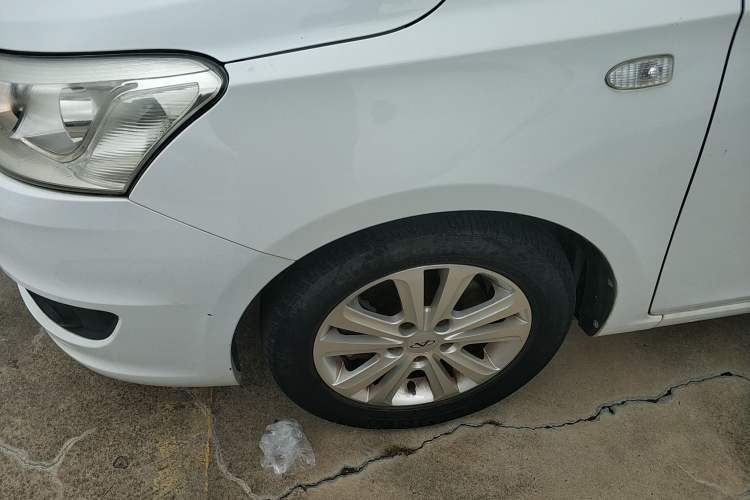 Used Chery E3 2013 1.5L Manual ZhiShang Model Exterior 7