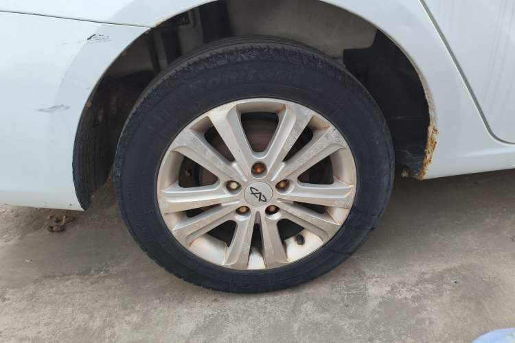 Used Chery E3 2013 1.5L Manual ZhiShang Model Exterior 8