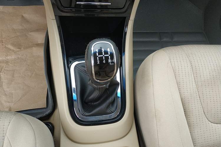 Used Chery E3 2013 1.5L Manual Fashion Model Gear Lever