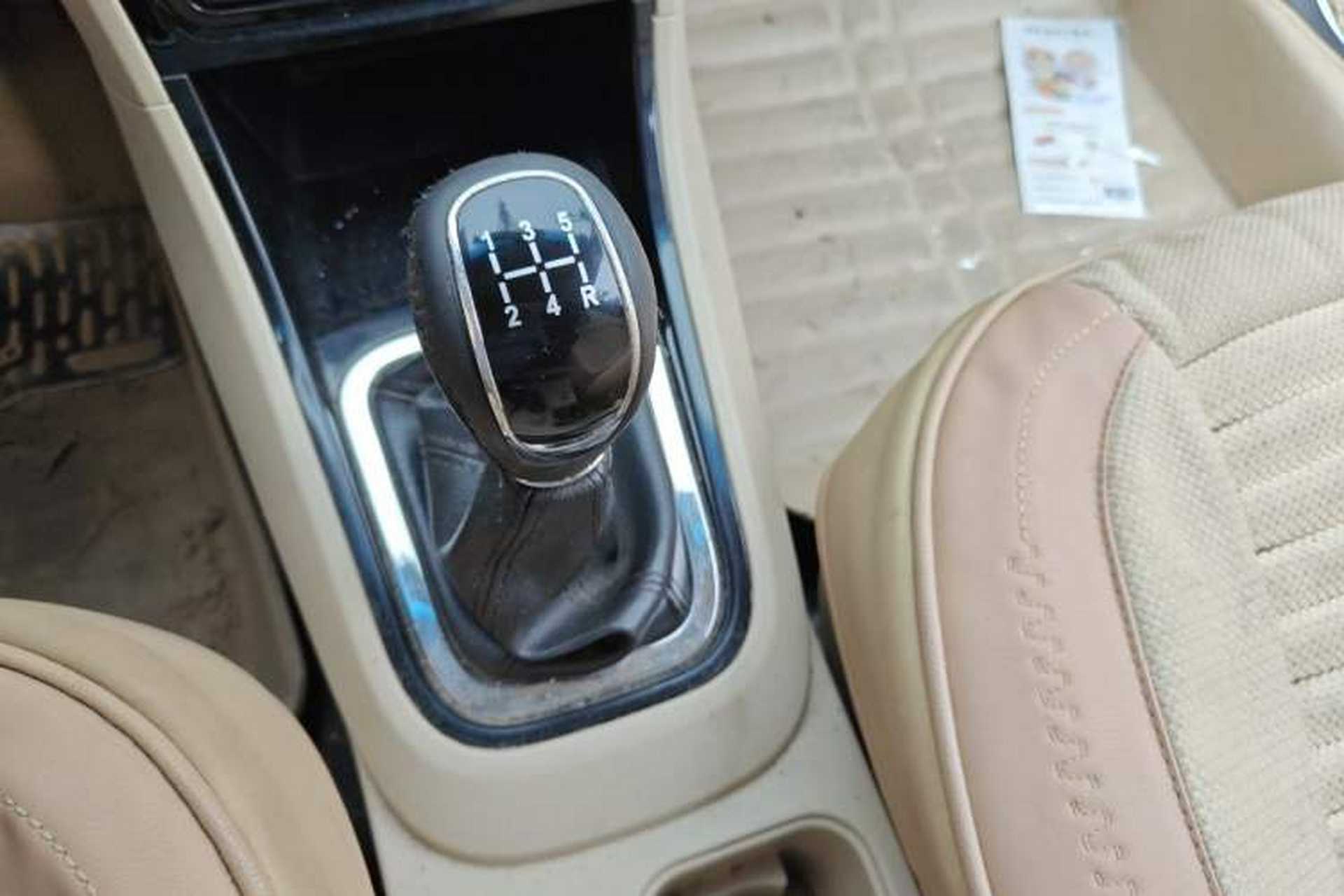 Used Chery E3 2013 1.5L Manual Fashion Model Gear Lever