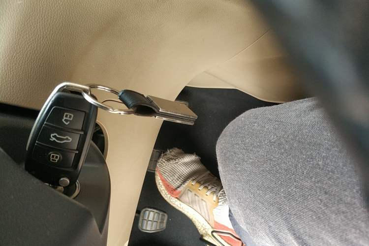 Used Chery E3 2013 1.5L Manual ZhiShang Model Interior 1