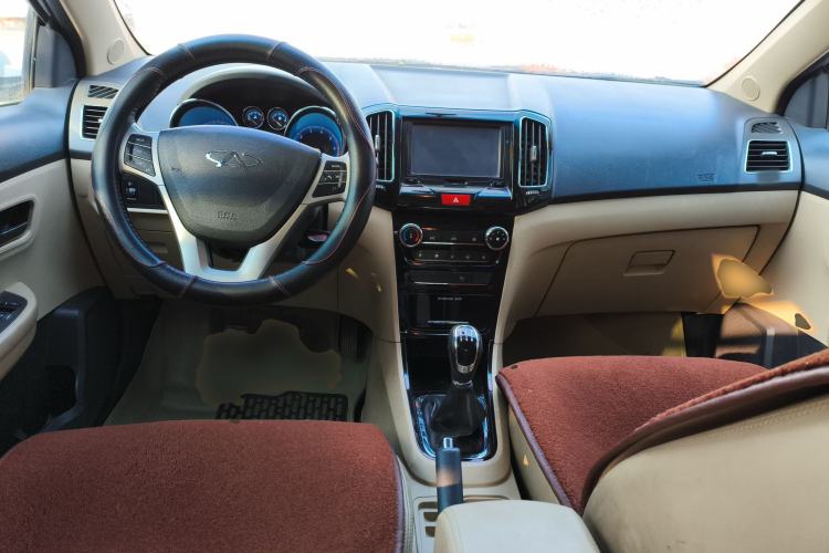 Used Chery E3 2013 1.5L Manual ZhiShang Model Interior 2