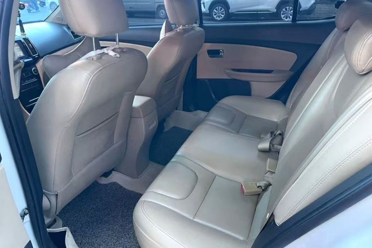 Used Chery E3 2013 1.5L Manual ZhiShang Model Interior 4