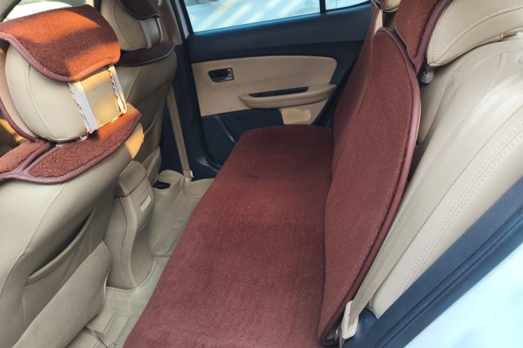 Used Chery E3 2013 1.5L Manual ZhiShang Model Interior 4