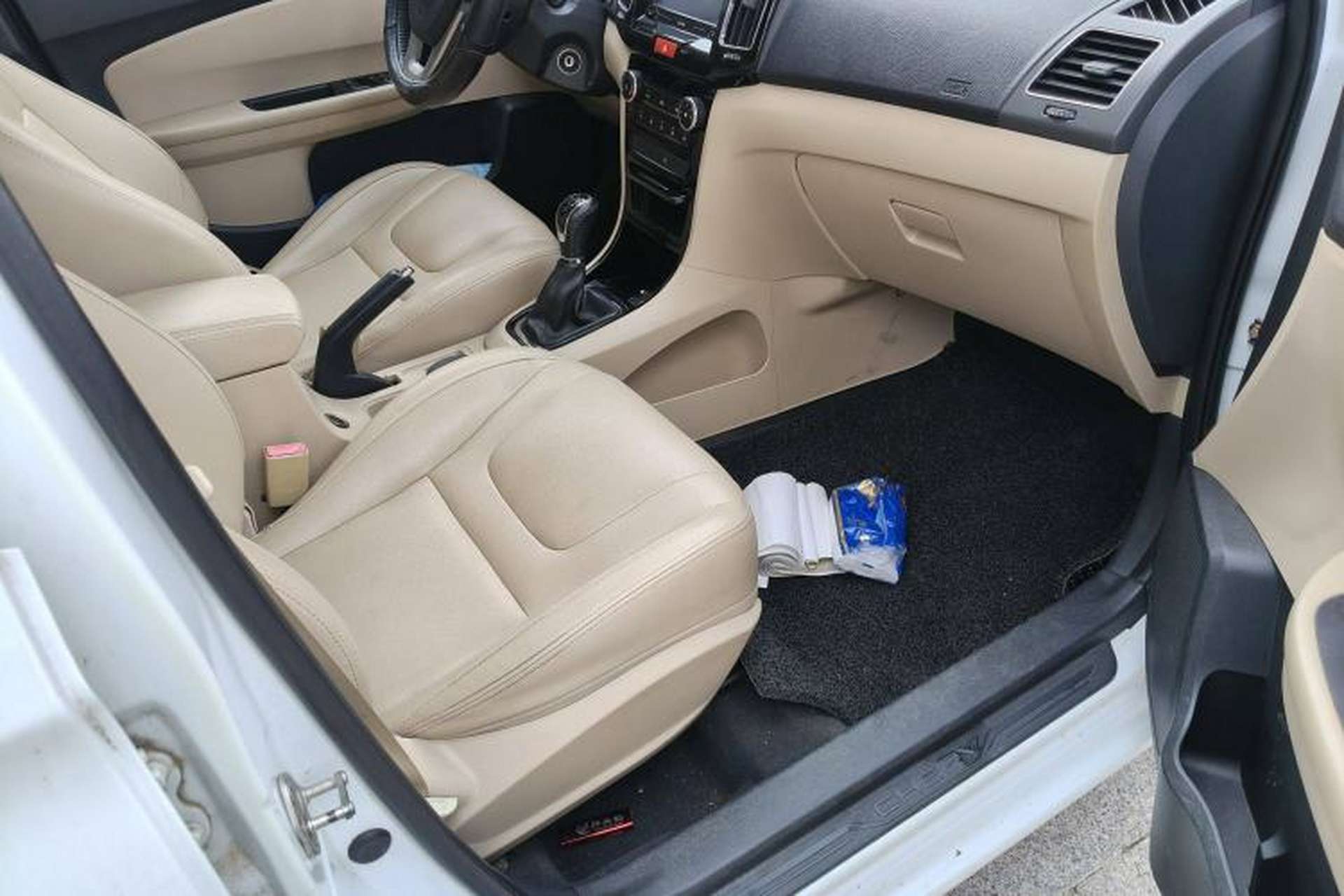 Used Chery E3 2013 1.5L Manual Luxury Model Interior 4