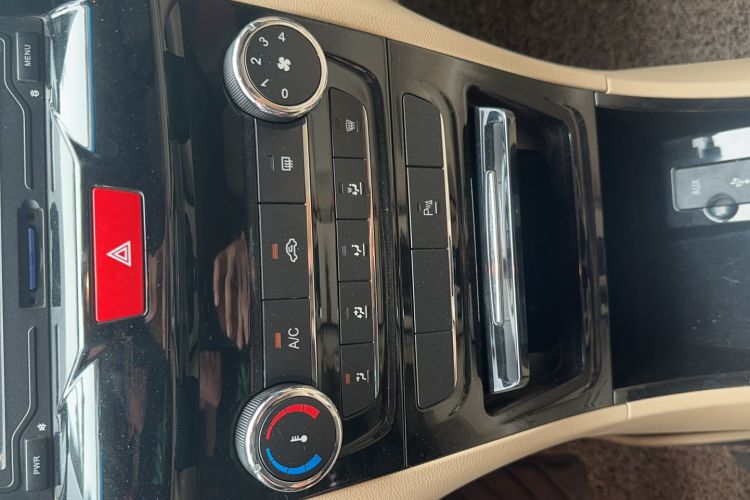 Used Chery E3 2013 1.5L Manual ZhiShang Model Interior 5