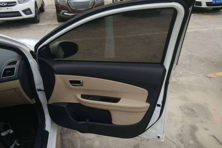Used Chery E3 2013 1.5L Manual ZhiShang Model Interior 5