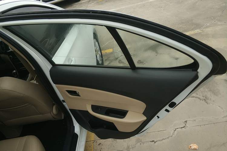 Used Chery E3 2013 1.5L Manual ZhiShang Model Interior 6