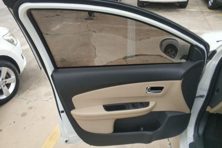 Used Chery E3 2013 1.5L Manual ZhiShang Model Interior 7