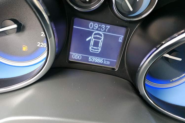 Used Chery E3 2013 1.5L Manual Fashion Model Odometer Close Up
