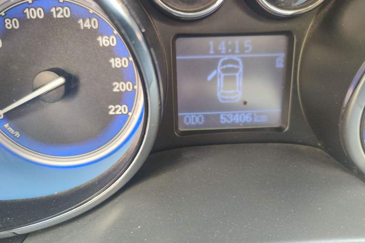 Used Chery E3 2013 1.5L Manual Fashion Model Odometer Close Up