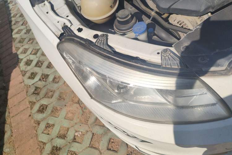 Used Chery E3 2013 1.5L Manual Fashion Model Right Front Headlight