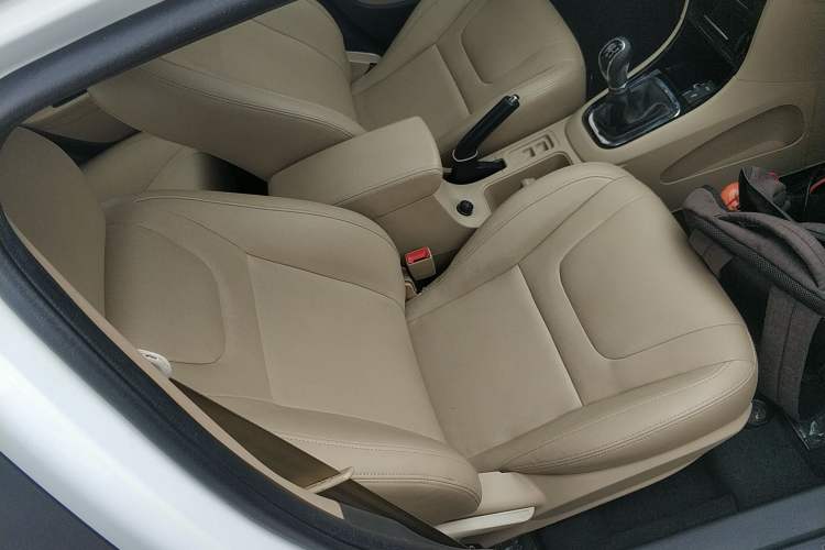 Used Chery E3 2013 1.5L Manual ZhiShang Model Right Front Seat