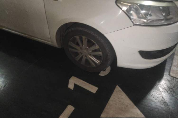 Used Chery E3 2013 1.5L Manual Luxury Model Right Front Wheel Hub
