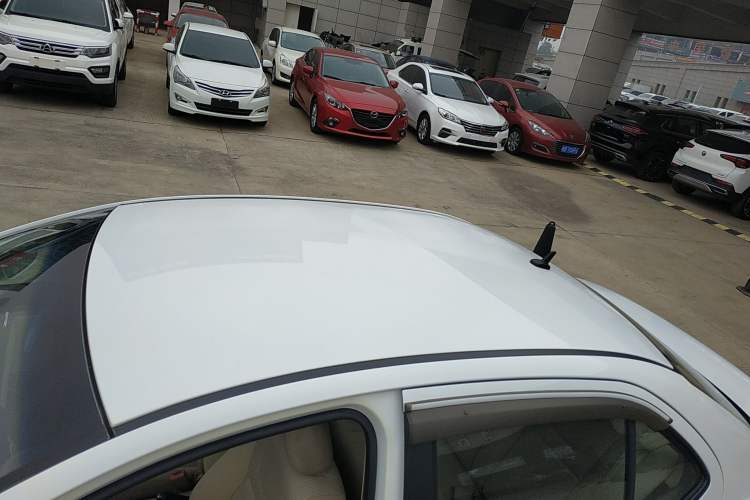 Used Chery E3 2013 1.5L Manual Fashion Model Roof