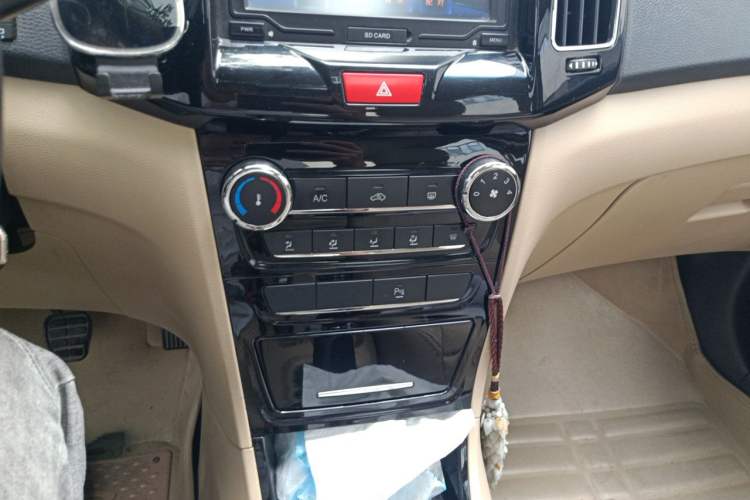 Used Chery E3 2013 1.5L Manual ZhiShang Model Audio And AC Panel