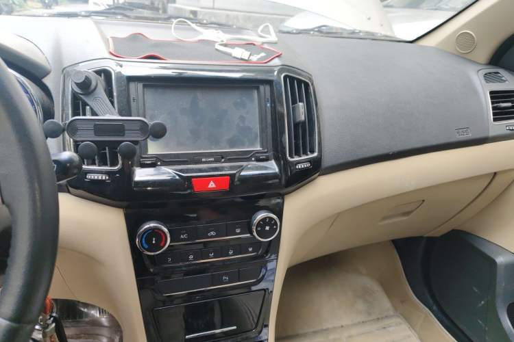 Used Chery E3 2013 1.5L Manual Luxury Model Audio And AC Panel