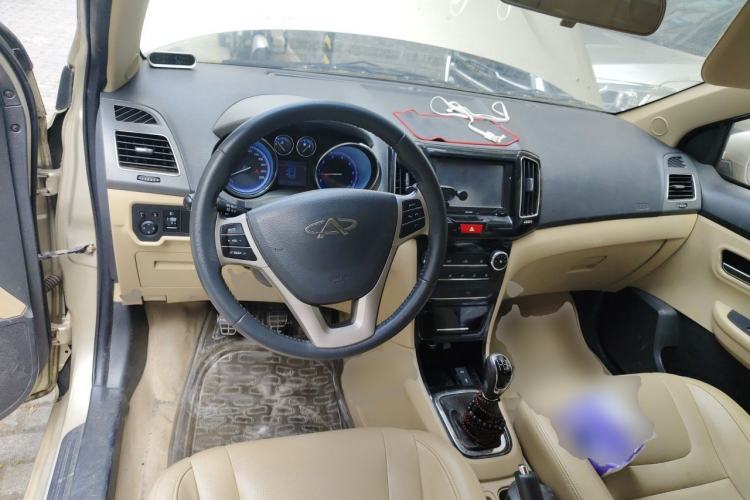 Used Chery E3 2013 1.5L Manual Luxury Model Center Console