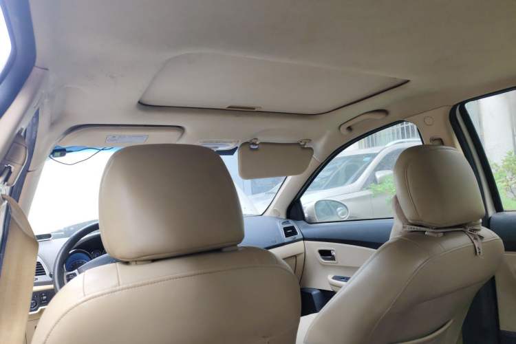 Used Chery E3 2013 1.5L Manual Luxury Model Headliner