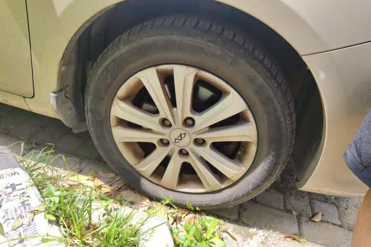 Used Chery E3 2013 1.5L Manual Luxury Model Right Front Wheel Hub