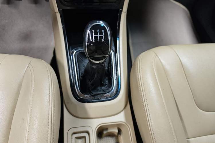 Used Chery E3 2015 1.5L Manual ZhiShang Model Gear Lever