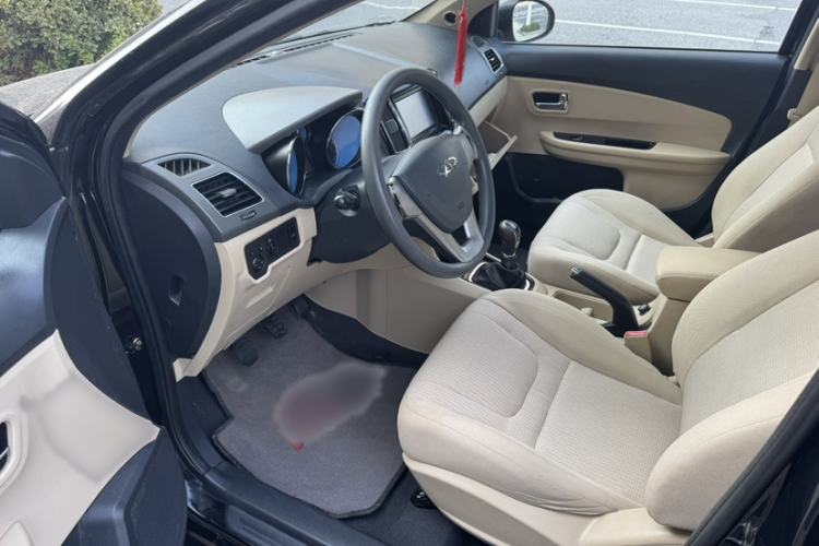 Used Chery E3 2015 1.5L Manual Fashion Model Interior 2