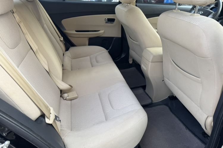 Used Chery E3 2015 1.5L Manual Fashion Model Interior 4